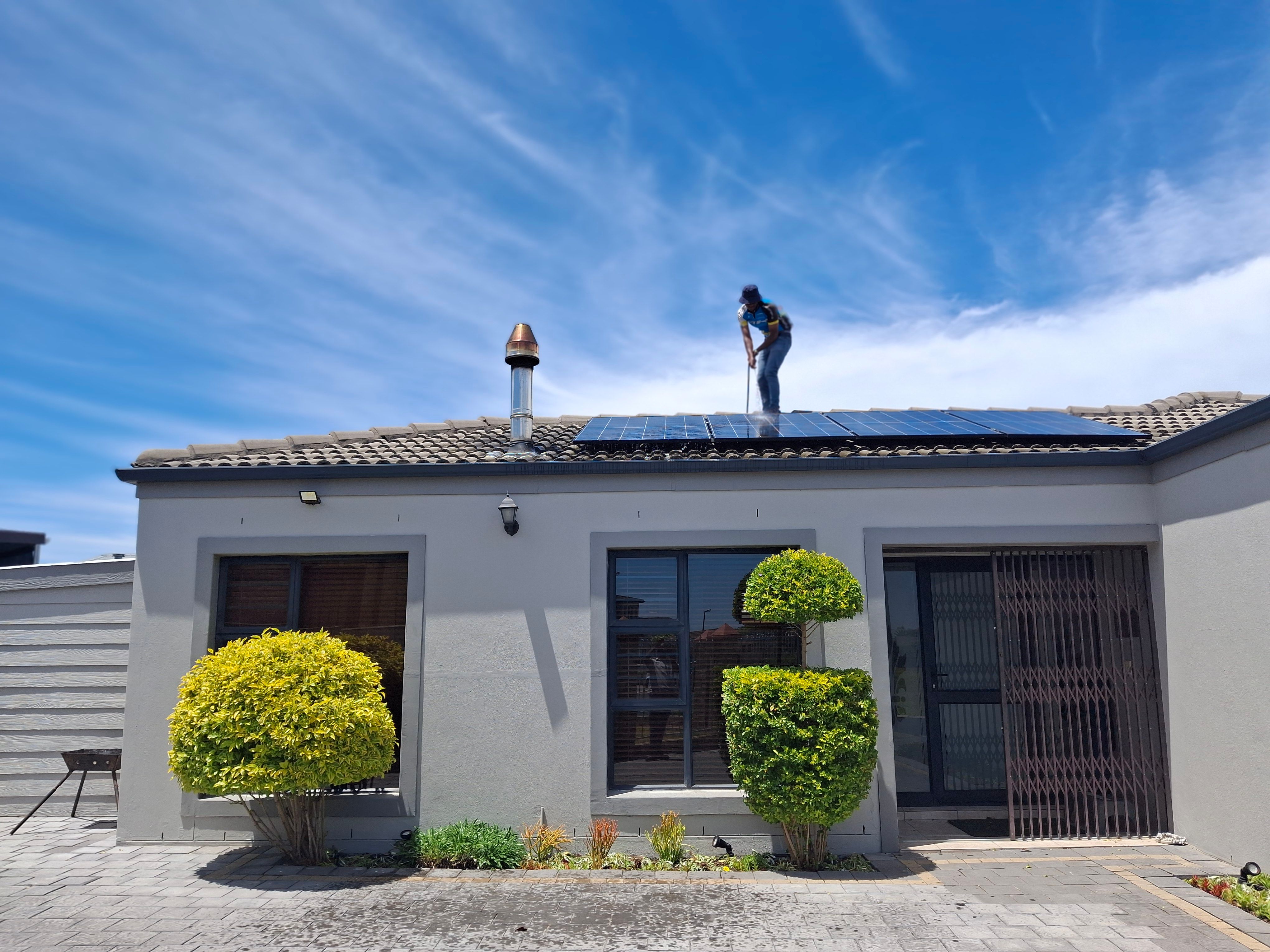Residential rooftop solar installation