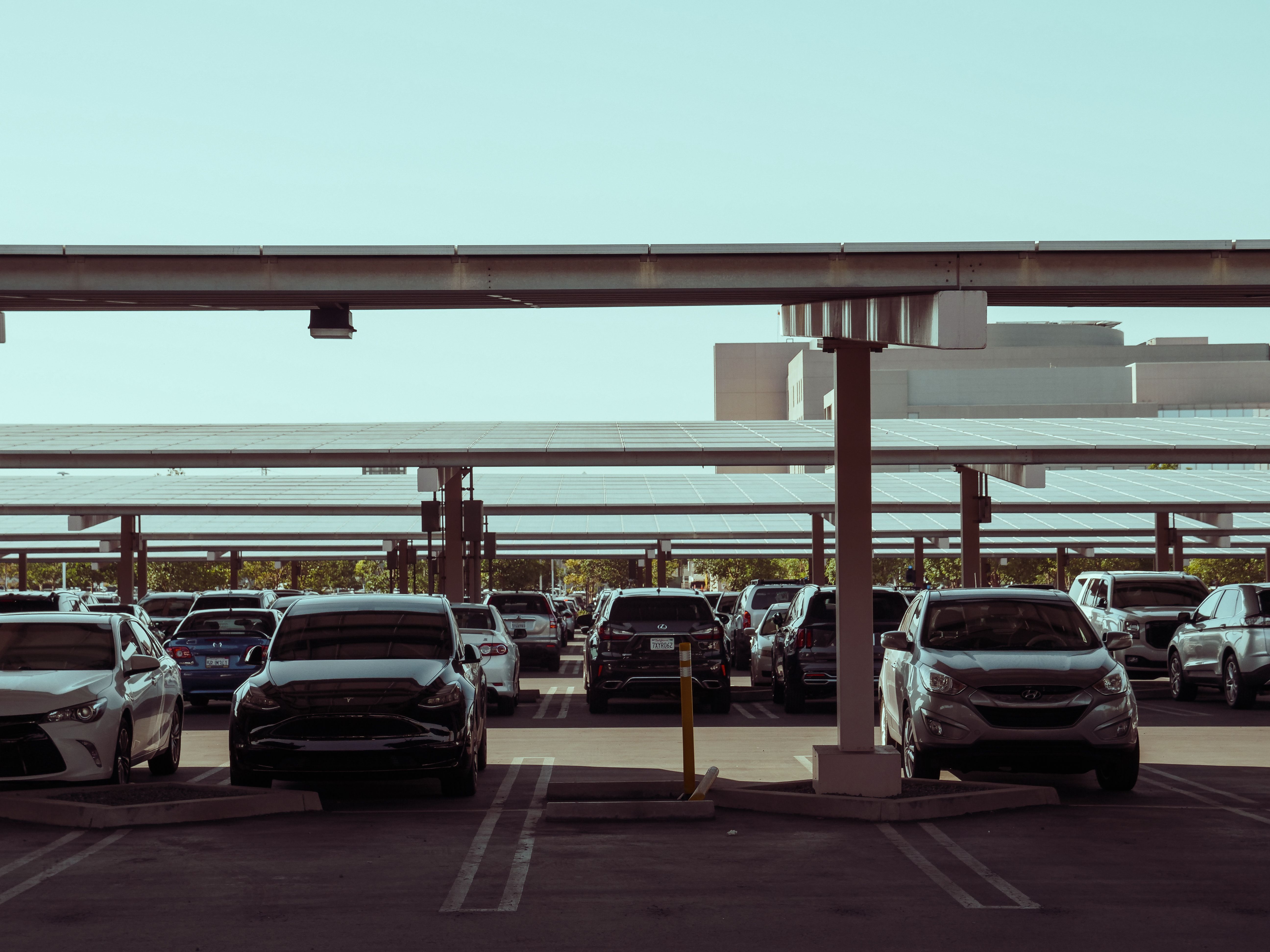 Commercial solar carport array
